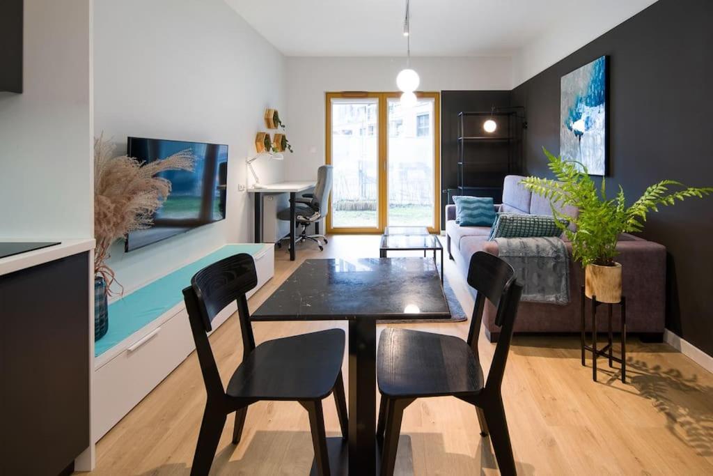 Modern Apt Next To Train Station Krasków Εξωτερικό φωτογραφία
